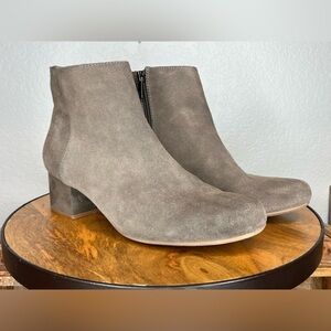 187. Kenneth Cole Reaction Women's Road Stop Block Heel Booties 9.5